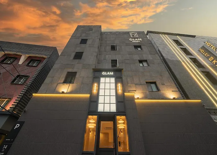 Glam Hotel